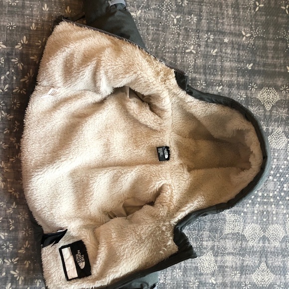 12-18 mo North Face Moondoggie 550 fill puffer jkt - Picture 2 of 4